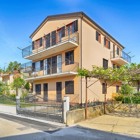 Apartment Ljiljana 1553 Novigrad  Екстер'єр фото