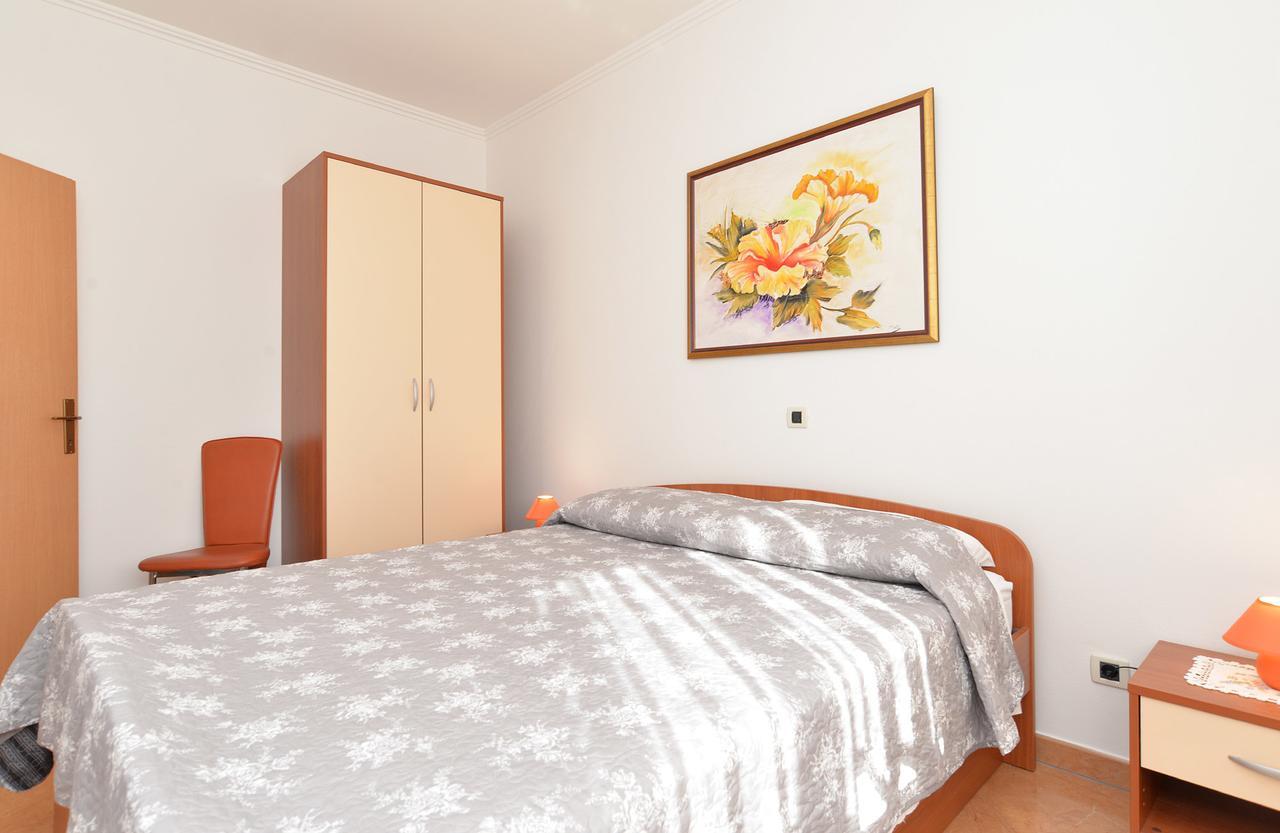 Apartment Ljiljana 1553 Novigrad  Екстер'єр фото